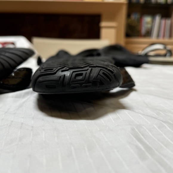 Genuine Dolce and Gabbana men’s thong sandals - Picture 6 of 8